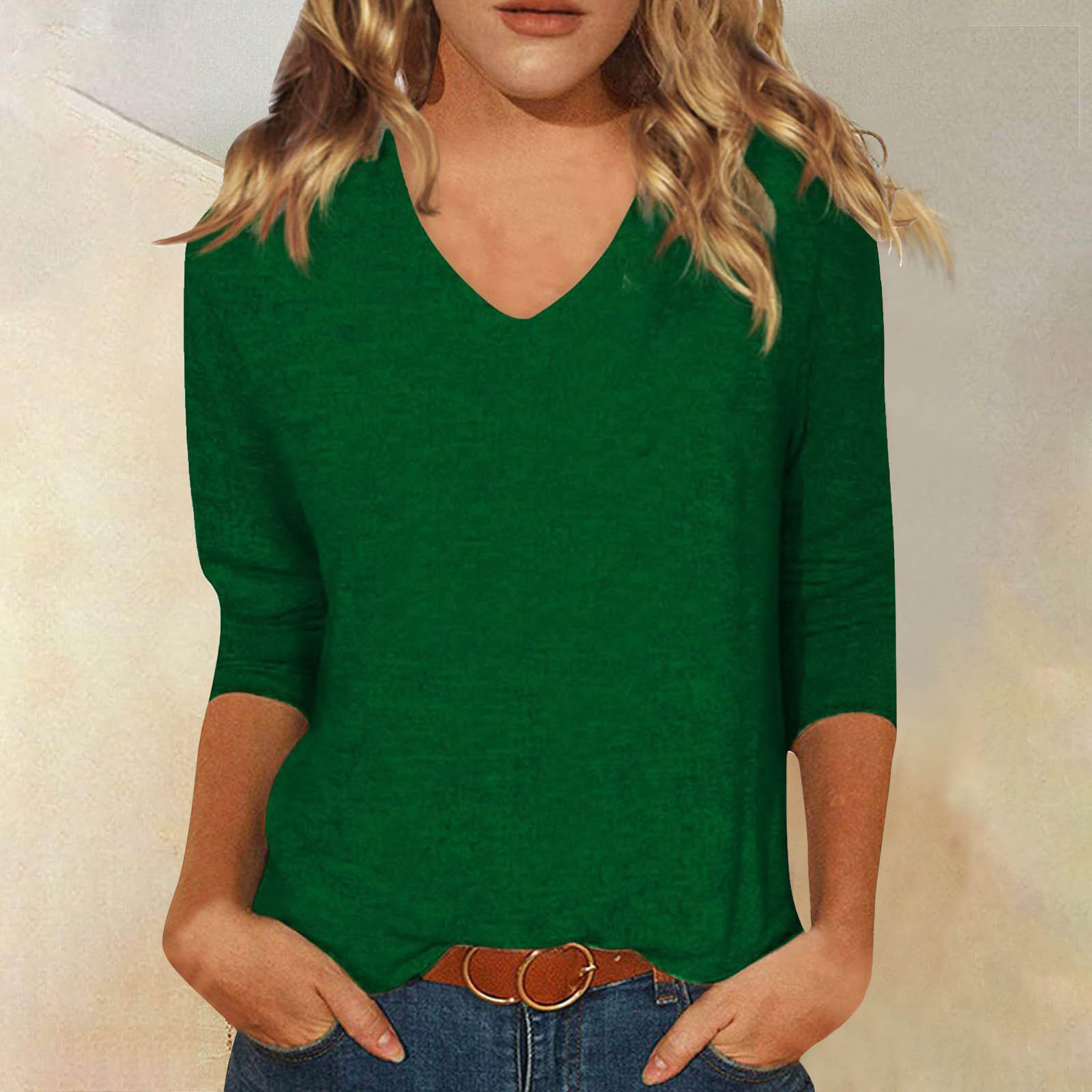 thumbnail image 2 of Camiseta básica de verano informal de color liso con cuello en V para mujer - Poliéster, manga 3/4, aberturas laterales - S-XXL, 2 of 5